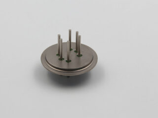Glass to metal sealing mechanism